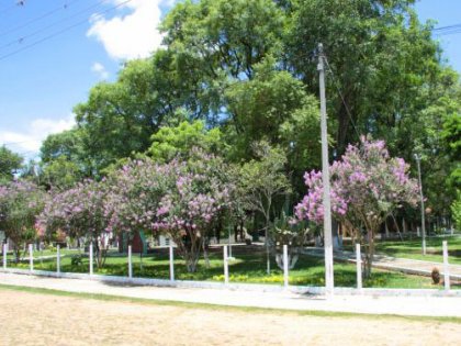 Die Plaza - Park - in Yataity